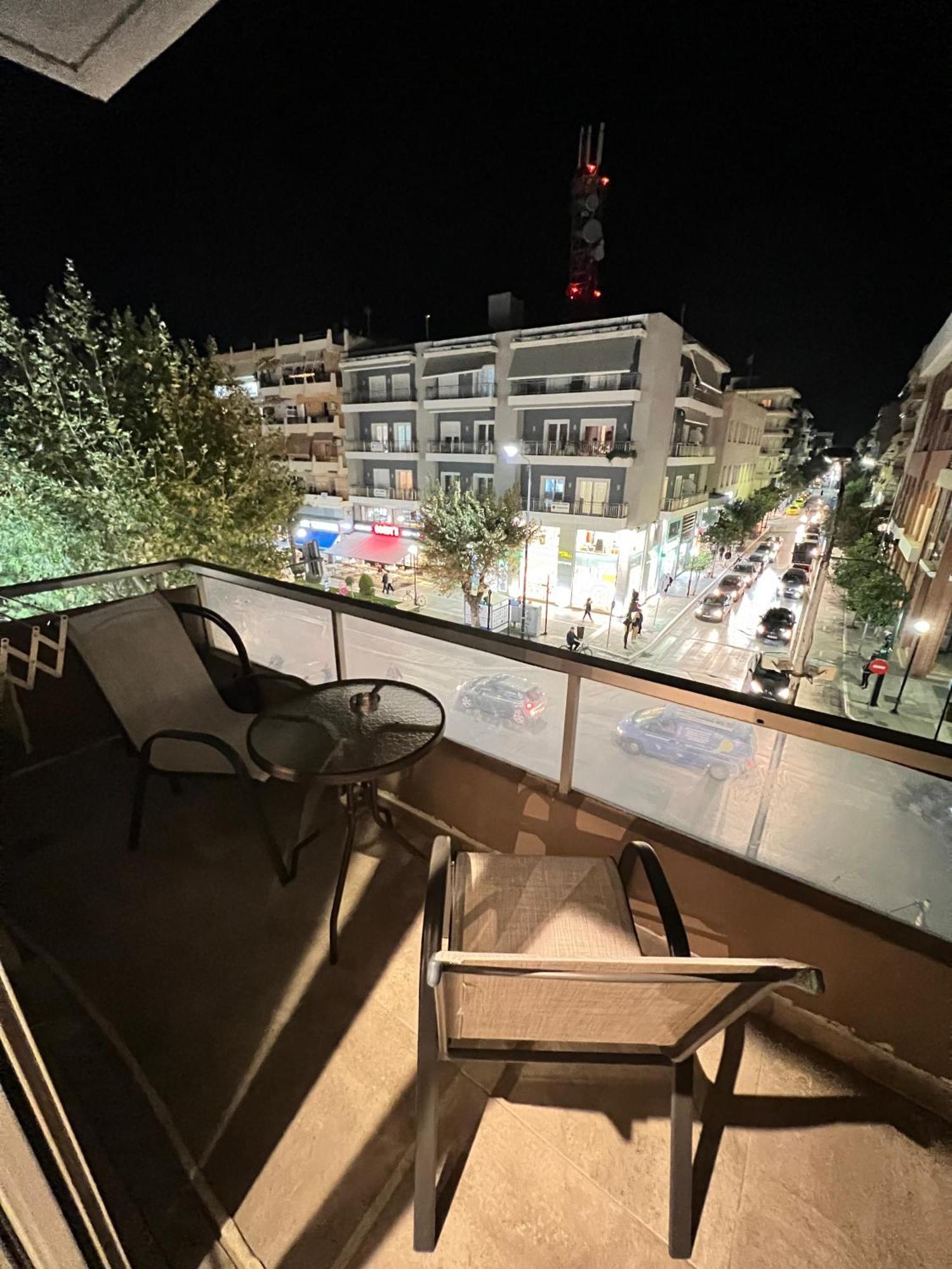Modern Apartment In The Heart Of The City Alexandroupoli Bagian luar foto