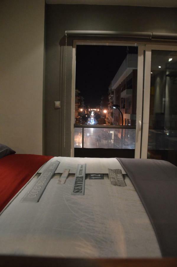 Modern Apartment In The Heart Of The City Alexandroupoli Bagian luar foto